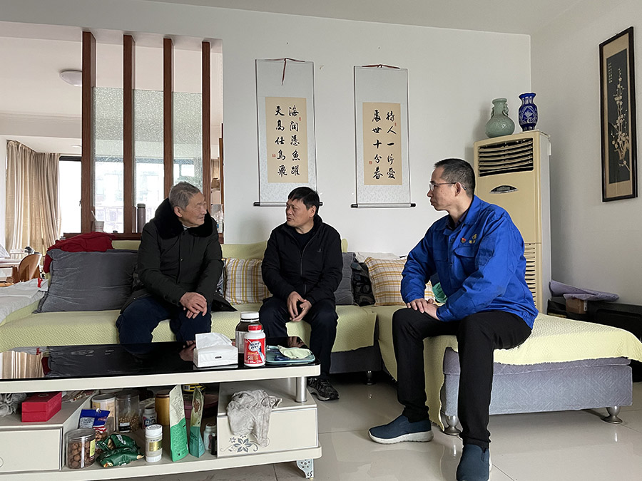 【303】總經理劉林義一行春節(jié)慰問公司老領導.jpg
