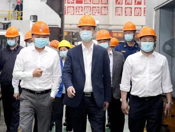 市政府黨組成員、新區(qū)黨工委副書記錢洪文蒞臨我司考察指導(dǎo).jpg